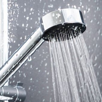 Ilustrasi shower, kepala shower.