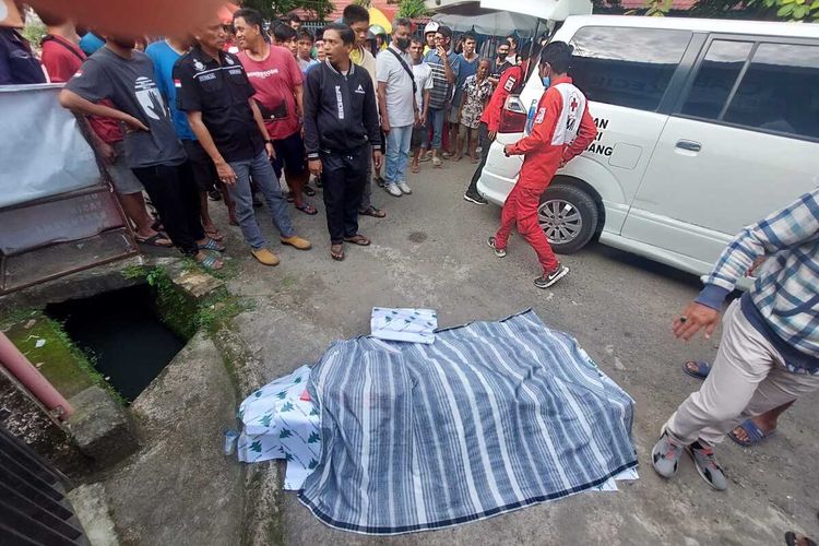 Mulkan (47) pedagang nasi goreng yang tewas ditusuk usai menagih utang Rp 12.000 kepada pelaku bernama Agus yang kini telah ditetapkan sebagai DPO, Jumat (16/12/2022).