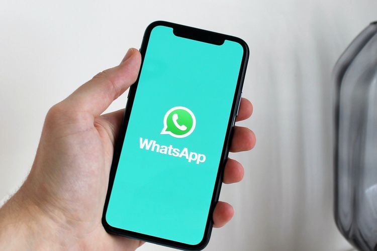 Ilustrasi broadcast WhatsApp ucapan selamat Idul Fitri 2023.