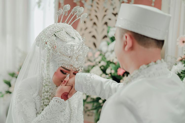 Ilustrasi pernikahan. Ini syarat dan urutan wali nikah perempuan  menurut syariat Islam. 