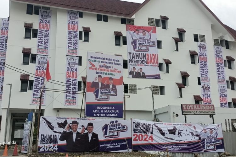 Rumah Susun Akuarium di Jakarta Utara tepasang spanduk paslon Anies Baswedan dan Muhaimin Iskandar alias Cak Imin.