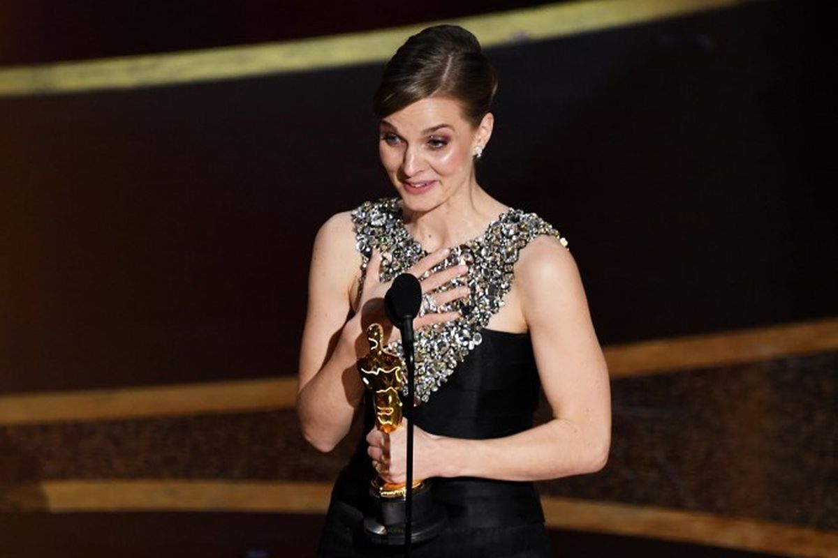 Penyanyi Hildur Guðnadóttir meraih penghargaan kategori Original Score Oscar 2020 lewat film Joker. Academy Awards 2020 digelar di Dolby Theater di Hollywood, California, Minggu (9/2/2020).