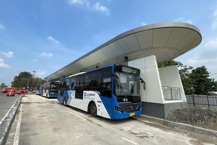 PT Transportasi Jakarta (Transjakarta) telah merampungkan revitalisasi Halte Pulogadung, Jakarta Timur. Halter tersebut kembali beroperasi mulai Selasa (18/4/2023).