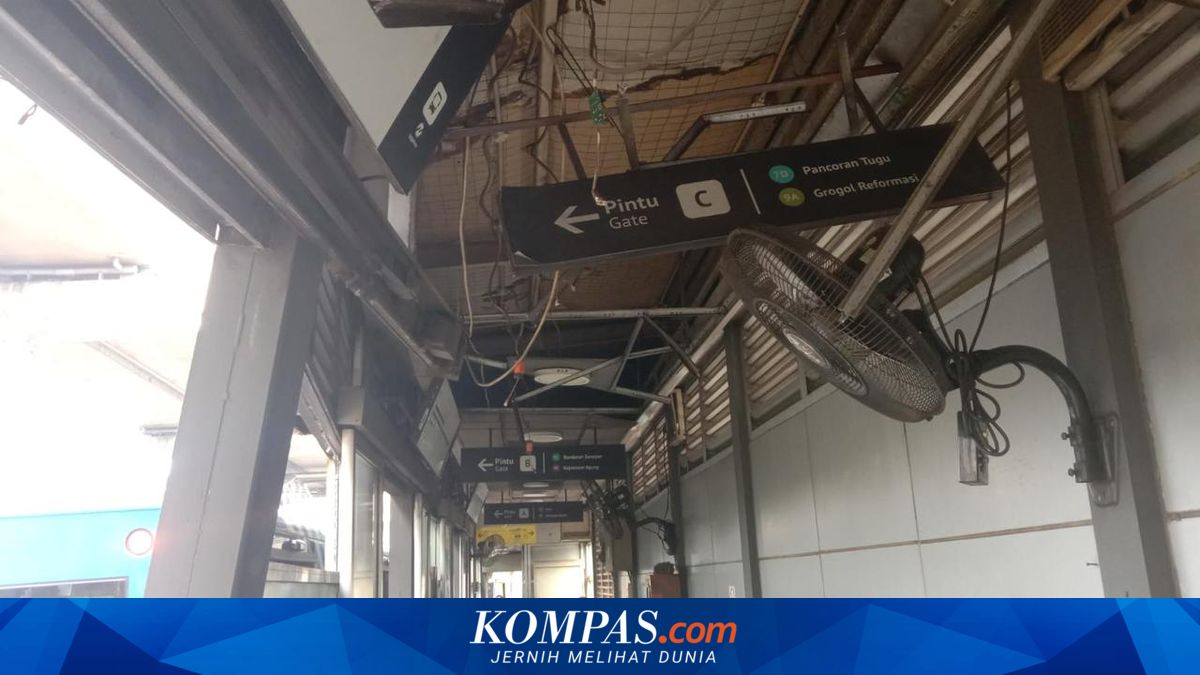 Halte Tebet Eco Park Jaksel Ditabrak Truk, Pengemudi Langsung Kabur