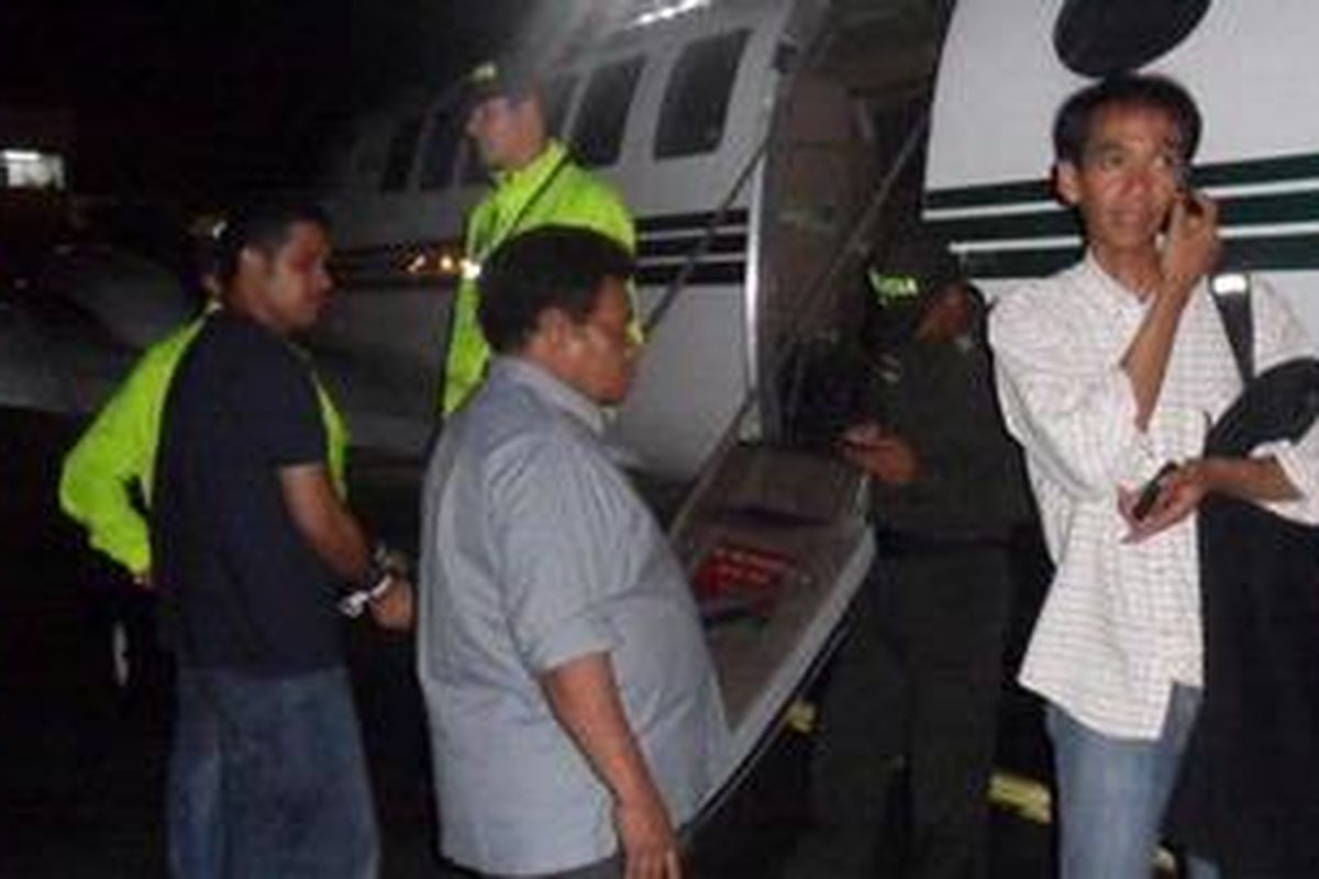 Nazaruddin saat akan diterbangkan ke Bogota dari Cartagena