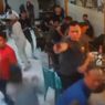 Detik-detik 9 Pemuda Serang Warkop Berisi Polisi di Makassar, Pelaku Ancam Pakai Busur hingga Lari Kabur