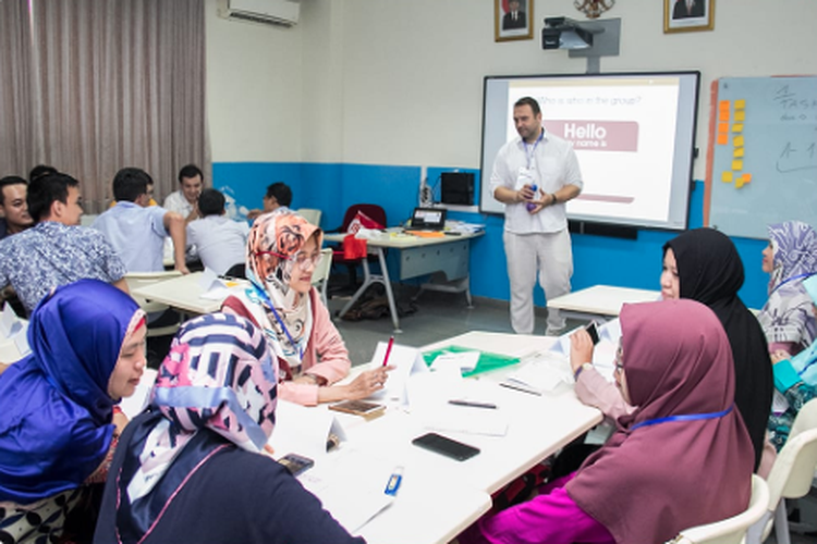 Eduversal menggelar wokshop Development of Teaching Proficiency bagi Musyawarah Guru Mata Pelajaran (MGMP) kepada 250 guru dari 10 sekolah di Indonesia yang diselenggarakan di sekolah Kharisma Bangsa, Tangerang Selatan, 24-29 Juni 2019.