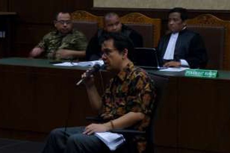 Pengacara Raoul Adithya Wiranatakusumah memberikan keterangan sebagai saksi di Pengadilan Tipikor Jakarta, Rabu (9/11/2016).