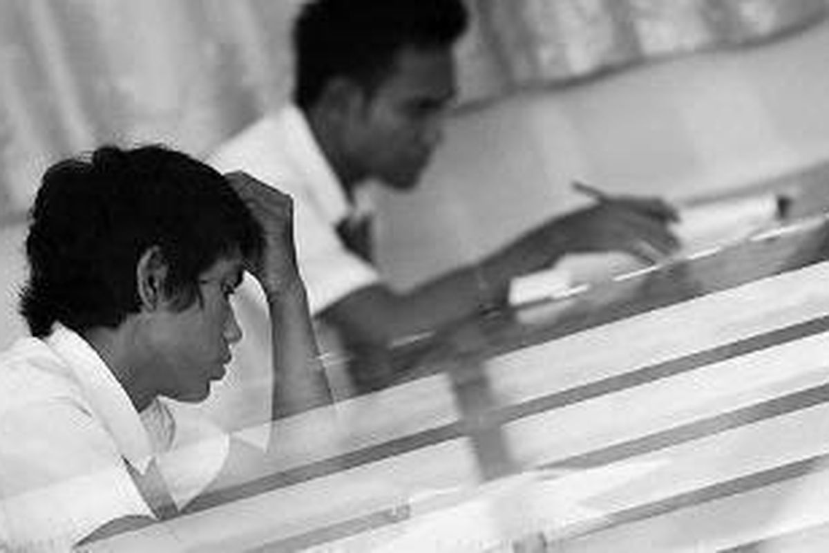 Ilustrasi: Perguruan tinggi terlibat melaksanakan dan mengawasi UN untuk memastikan proses berjalan jujur. Meski demikian, PTN tetap belum bisa sepenuhnya menerima hasil UN sebagai parameter masuk SNMPTN.