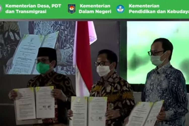 Tiga kementrian, Kemendagri, Kememdikbud dan Kemendes PDTT melakukan kerjasama kampus masuk desa