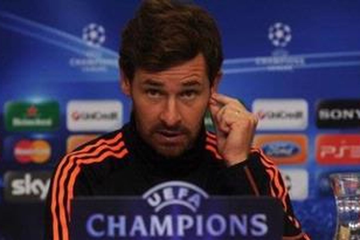 Pelatih Chelsea Andre Villas-Boas dalam keterangan pers di Jerman menjelang laga Grup E Liga Champions melawan Leverkusen.