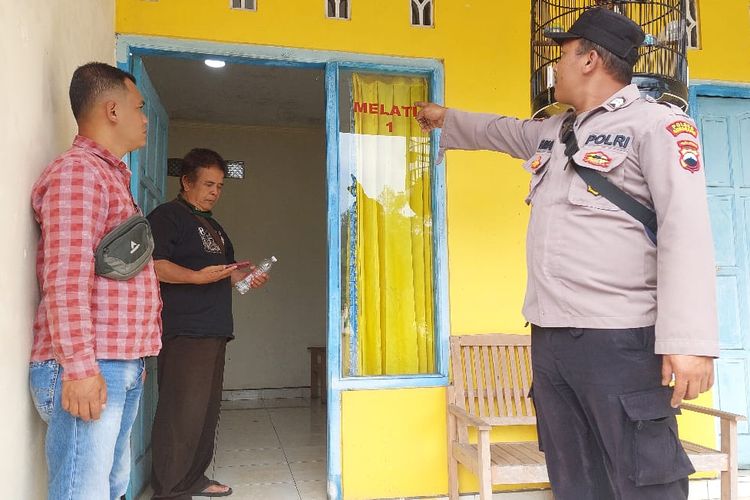 Polisi melakukan olah TKP di hotel driver beristirahat sebelum pelaku melarikan mobil