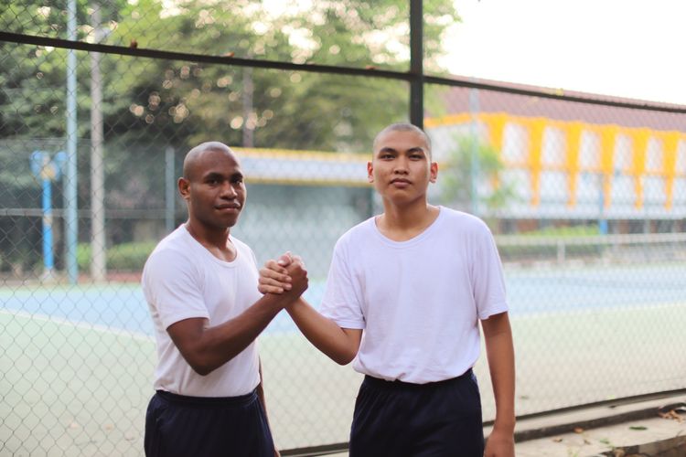 Dua calon taruna baru untuk Tahun Ajaran 2023/2024 asal Jayawijaya dan Mimika yang diterima sebagai siswa di Politeknik Ahli Usaha Perikanan (AUP), Jakarta.

