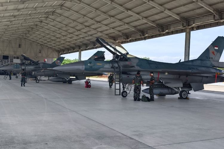 Tiga pesawat tempur F-16 tiba di Pangkalan Udara El Tari Kupang, Nusa Tenggara Timur (NTT), Selasa (9/5/2023) 