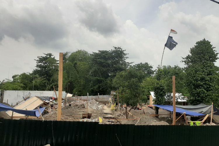 Proses pengerjaan renovasi gedung Sekolah Dasar (SD) Negeri Bangunrejo 2, Kecamatan Tegalrejo, Kota Yogyakarta sudah dimulai. Saat ini proses pengerjaan dalam tahap mengali pondasi.