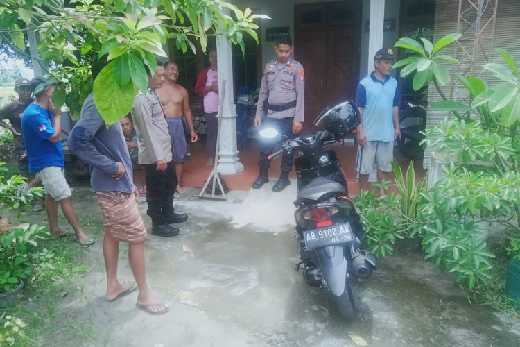 Seorang maling di Kabupaten Bantul, DIY lupa membawa motornya saat berusaha mencuri ponel milik buruh bangunan yang bekerja di rumah warga.