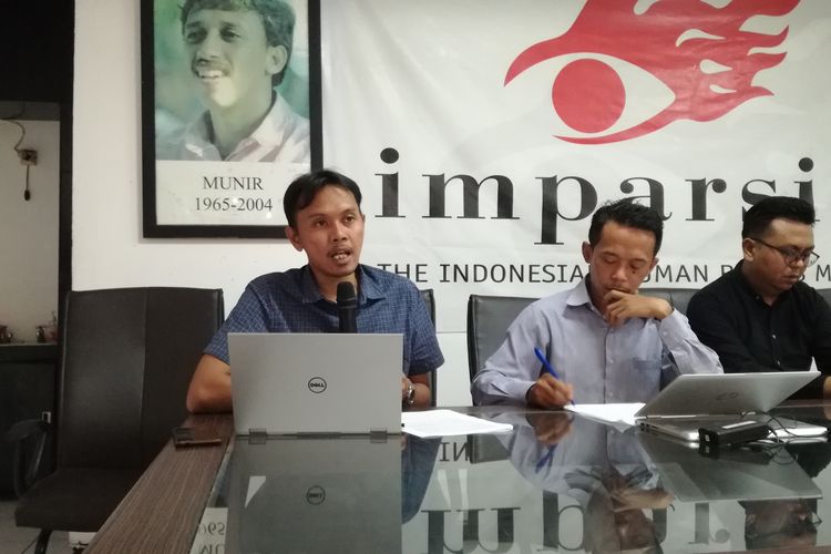 Koordinator peneliti Imparsial, Ardimanto Adiputra dalam konferensi pers peringatan Hari Toleransi Internasional yang jatuh pada Sabtu (16/11/2019) kemarin.