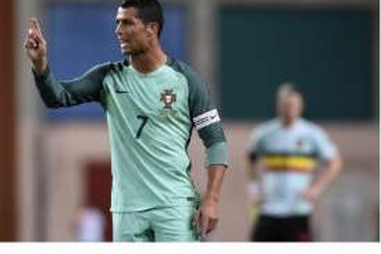 Reaksi penyerang Portugal, Cristiano Ronaldo, dalam pertandingan uji coba saat melawan Belgia di Stadion Magalhaes Pessoa, Leiria, Selasa (29/3/2016).