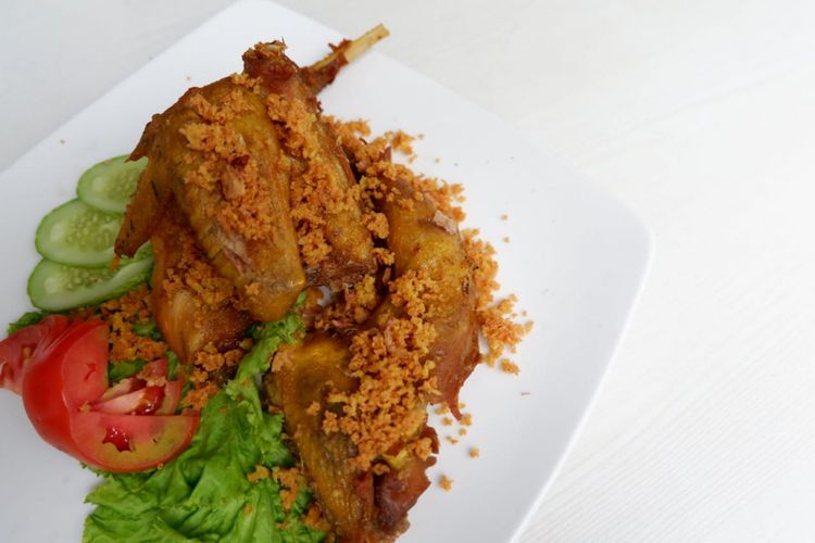 Ayam goreng kremes menjadi salah satu makanan menu presiden di Sambara Resto.