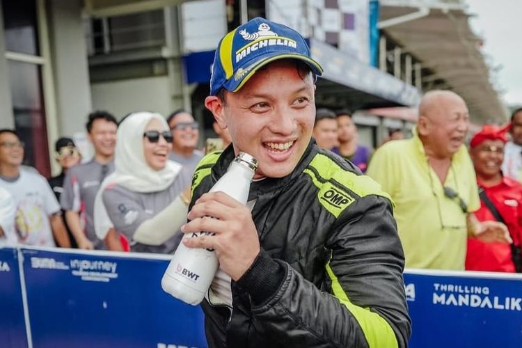 Moreno Soeprapto pastikan gelar Porsche Sprint Challenge Indonesia.