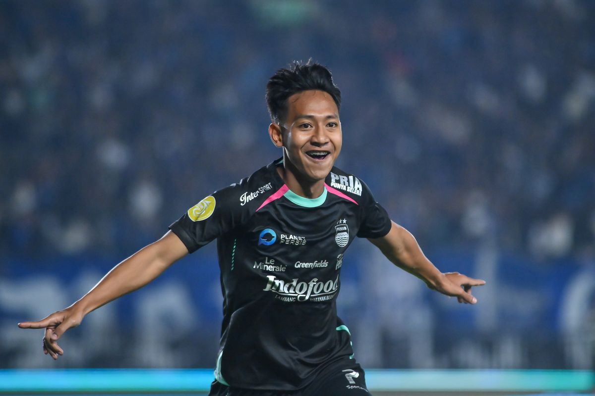 Beckham Putra tampil sebagai super sub, mencetak gol pasca masuk sebagai pemain pengganti dalam pertandingan pembuka Liga 1 2024-2025 antara Persib Bandung vs PSBS Biak, Jumat (9/8/2024) di Stadion Si Jalak Harupat, Soreang, Kabupaten Bandung. 