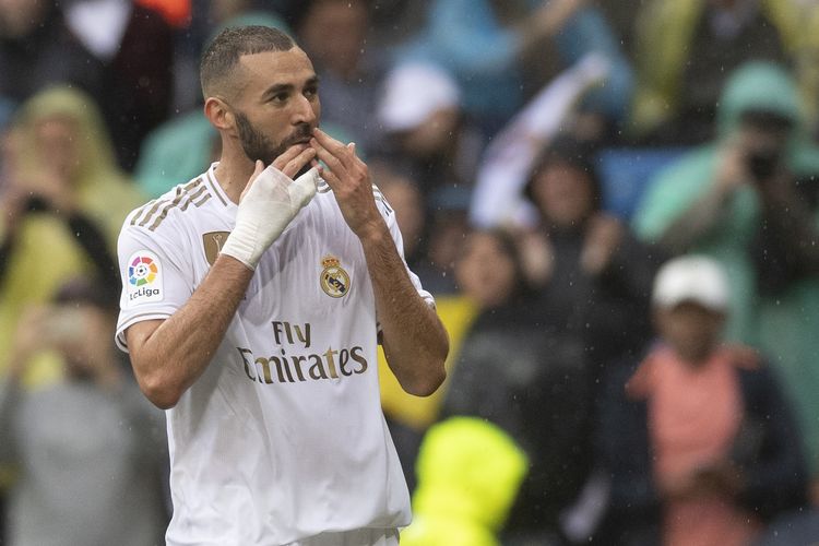 Pemain Real Madrid, Karim Benzema mencetak gol cepat ketika Real Madrid melawan Granada di pekan ke-8.