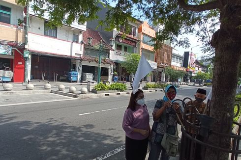 Bendera Putih Berkibar di Malioboro, Pedagang: Bukan Protes, Kami Menyerah...