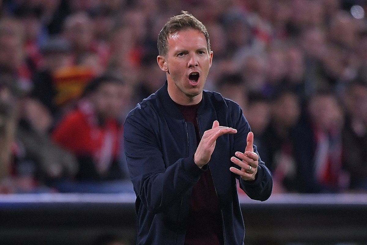 Pelatih Bayern Muenchen Julian Nagelsmann mendampingi timnya pada leg kedua perempat final Liga Champions 2021-2022 kontra Villarreal di Stadion Allianz, Jerman, 12 April 2022.