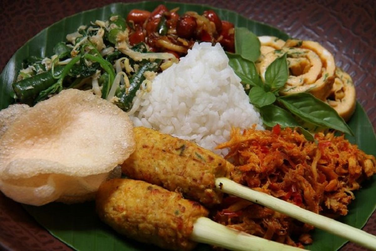 Ilustrasi kuliner Nasi Campur Bali. 