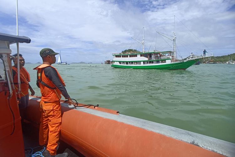 Kapal Wisata Angkut 14 Wisatawan Asal Belanda Hilang Kontak di Perairan Labuan Bajo karena Cuaca Buruk 
