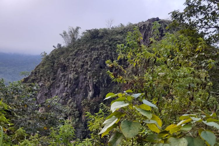 Obyek wisata Watu Pengang, Desa Compang Suka, Kecamatan Kuwus, Kabupaten Manggarai Barat, NTT, Selasa (13/9/2022).