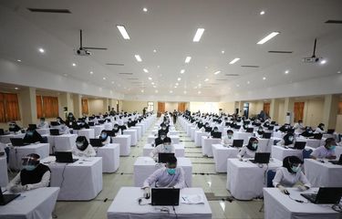 UJIAN SKB&mdash;Ratusan peserta mengikuti ujian SKB CPNSD 2019 Kota Madiun tahun 2019 di Wisma Haji Kota Madiun, Rabu (2/9/2020).