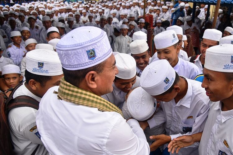  Gubernur Sumut Edy Rahmyadi bersilaturahmi ke Pondok Pesantren Al Mukhlishin Sibuhuan - Kabupaten Padanglawas, Rabu (10/4/2019)