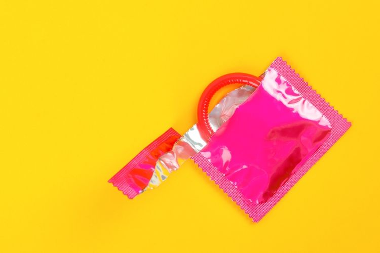 Memahami ciri-ciri kondom bocor sangatlah penting agar bisa melakukan tindakan pencegahan yang diperlukan.