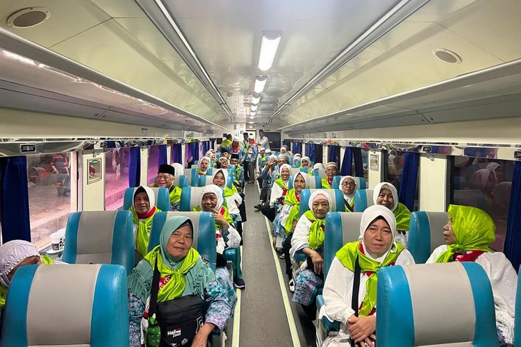 PT Kereta Api Indonesia (Persero) Divisi Regional I Sumatera Utara menyediakan Kereta Api Luar Biasa (KLB) bagi rombongan VVIP jemaah Haji Labuhanbatu, relasi Stasiun Rantauprapat-Medan, Rabu (31/5/2023). 