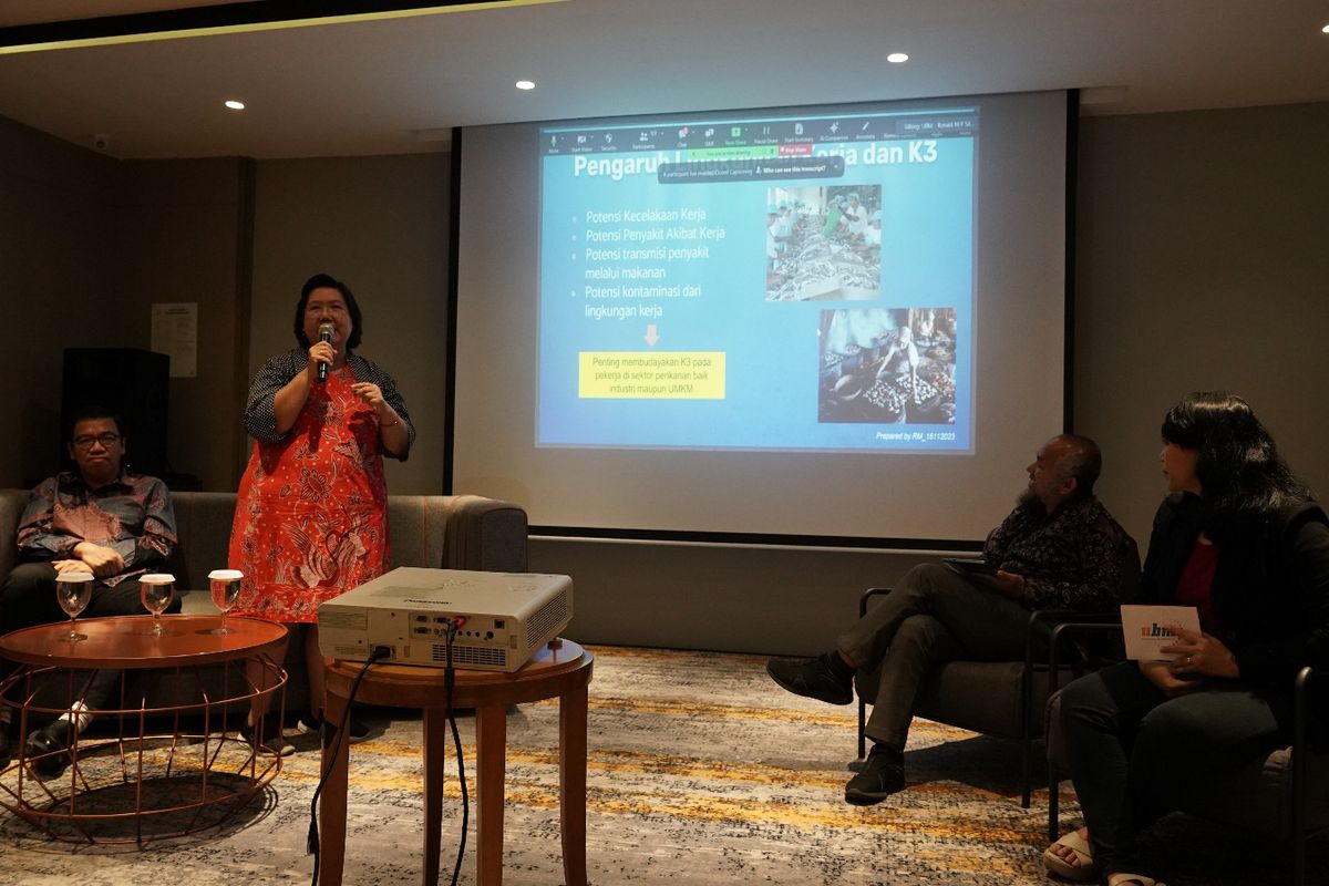 UBM menggelar program Pembinaan UMKM Berbasis Kemitraan, pada hari Kamis, 16 November 2023 bagi UMKM pengolahan ikan asin di Cilincing, Jakarta.