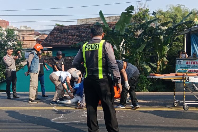 Lokasi kejadian seorang wanita meninggal usai terlibat kecelakaan lalu lintas di Jalan Raden Panji Suroso, Kota Malang, Jawa Timur pada Kamis (13/6/2024).