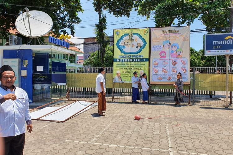 Suasana Ponpes Nurul Jadid yang mengajak santri meningkatkan kebersihan lingkungan.