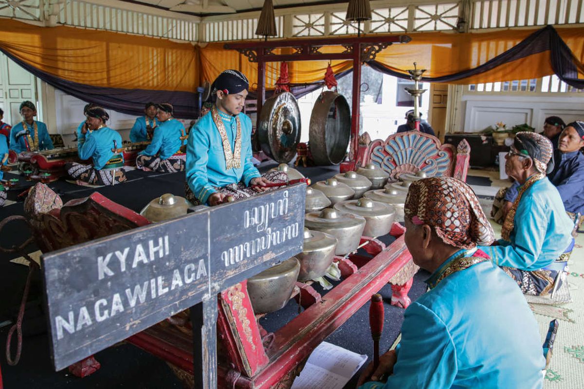 Gamelan Kyai Nogo Wilogo, salah satu dari Gamelan Kanjeng Kiai Sekati yang merupakan pusaka Keraton Yogyakarta.