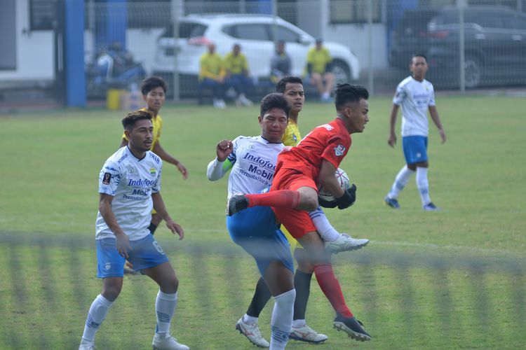 Persib Bandung harus melakukan uji coba pramusim melawan tim sepakbola PORDA Kota Bandung, Rabu (13/7/2022) di Stadion Persib, Sidolig, setelah mendapat kabar pembatalan dari Persikabo 1973. 