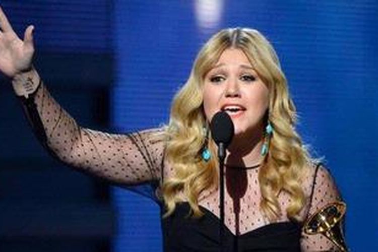 Kelly Clarkson meraih penghargaan dalam kategori Best Pop Vocal Album untuk album Stronger-nya di panggung Grammy Awards 2013, yang digelar di Staples Center, Los Angeles (California, AS), Minggu (10/2/2013) malam waktu setempat.