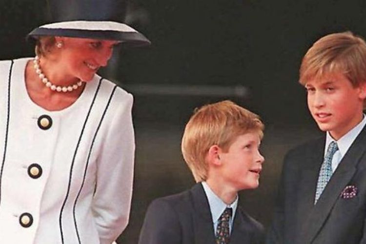Putri Diana bersama kedua putranya, William dan Harry.