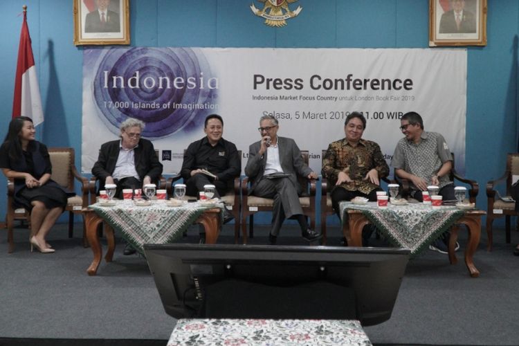 Triawan Munaf, Kepala Badan Ekonomi Kreatif saat temu media dalam rangka persiapan penampilan Indonesia sebagai Market Focus Country di ajang London Book Fair 2019 di Jakarta (5/3/2019).