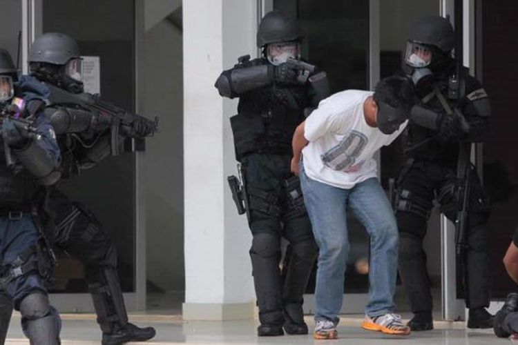 Ilustrasi penangkapan terduga teroris.