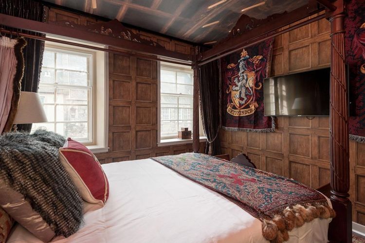 The Canongate Luxury Apartment, Inggris penginapan yang terinspirasi dari film Harry Potter. (https://www.canongateluxuryapartment.co.uk/en-US/apartment)