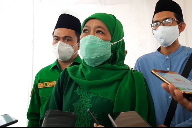 Gubernur Jawa Timur Khofifah Indar Parawansa menghadiri acara Musyawarah Nasional (Munas) Alim Ulama Partai Persatuan Pembangunan (PPP) di Pondok Pesantren Fadhlul Fadhlan Semarang, Jawa Tengah pada Senin (18/10/2021).