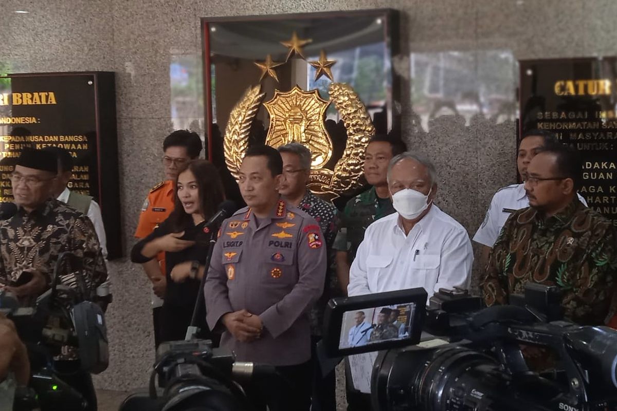 Menteri PUPR Basuki Hadimuljono saat menghadiri Rapat Koordinasi (Rakor) Lintas Sektoral dalam rangka kesiapan pengamanan Natal 2022 dan Tahun Baru 2023 di Mabes Polri, Jumat (16/12/2022).