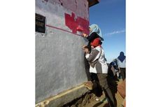 Pendaki dan Pecinta Alam Bersihkan Vandalisme di Gunung Cikuray