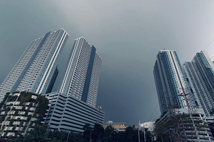 Gedung-gedung yang berada di Surabaya, Jawa Timur.