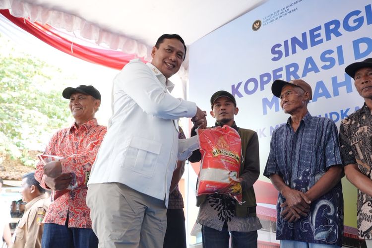 Bulog Bakal Kirim 2 Ton Stok Beras SPHP ke Setiap Kopdes